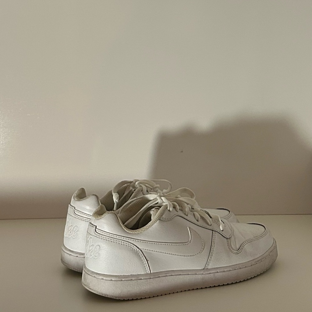 White Nike court borough trainers 
Women’s